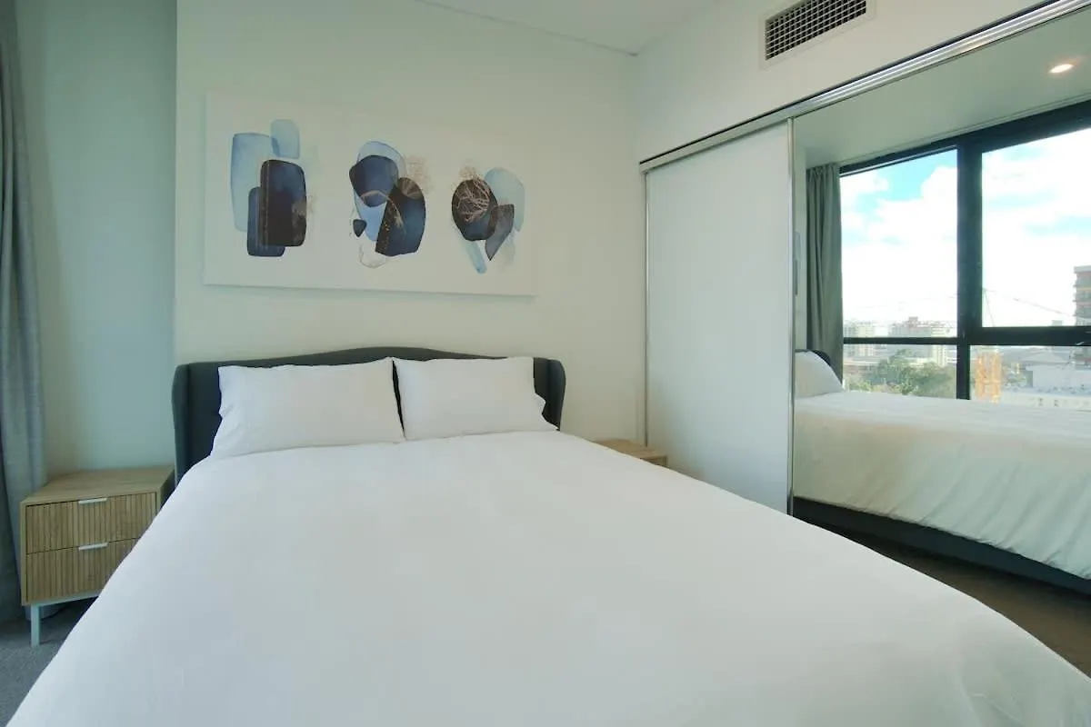 Contemporary 3Br Paradise On Franklin Street location